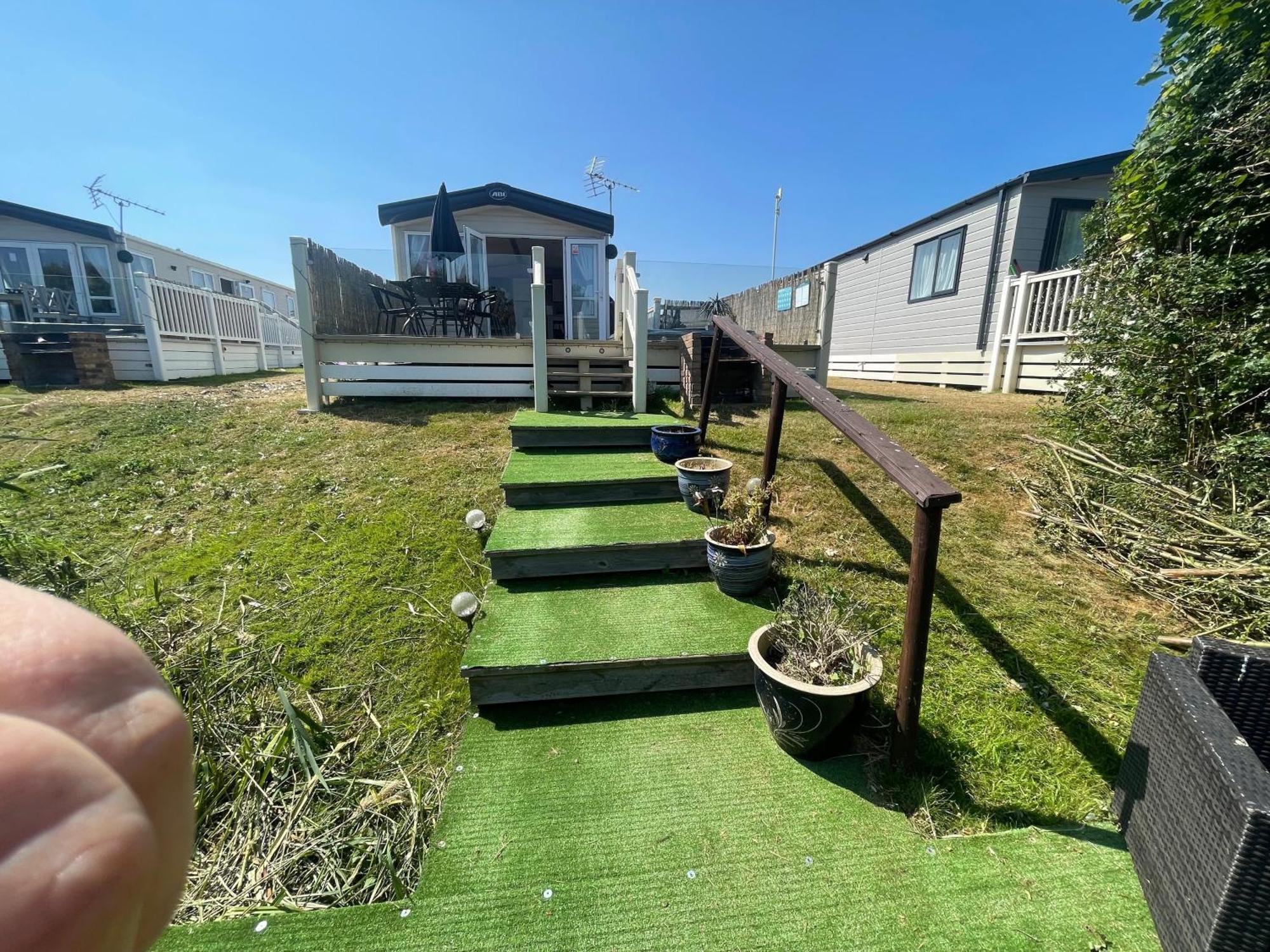Lakeside Retreat 2 With Hot Tub, Private Fishing Peg Situated At Tattershall Lakes Country Park Exterior photo